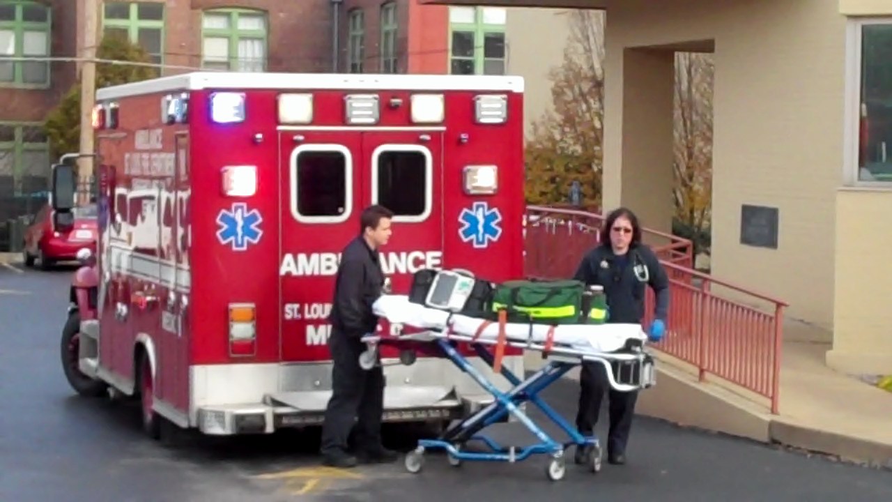 Ambulance at PP St Louis 12 01 12 0 01 02-25